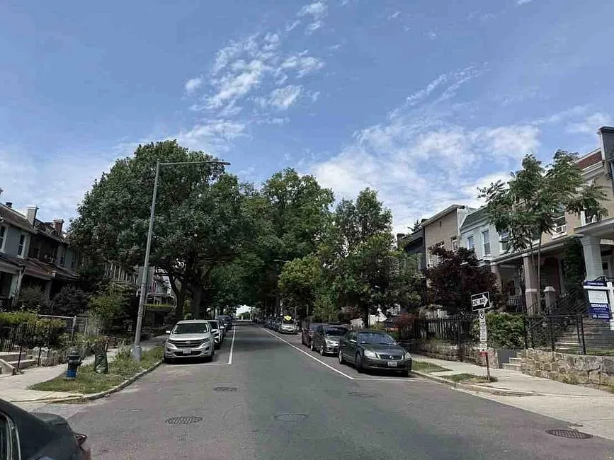 Exterior Neighborhood (street photo)
