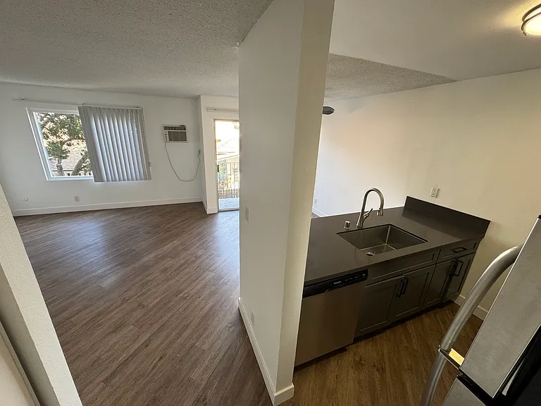 1234 N Edgemont — Photo 5