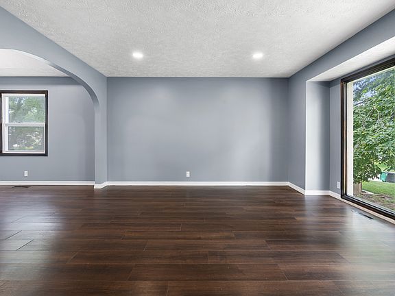 3rd image of 1627 N 150th Ct