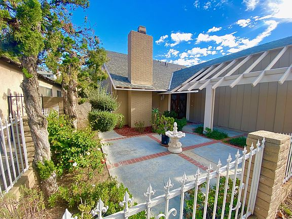 4th image of 2736 Greenleaf Dr
