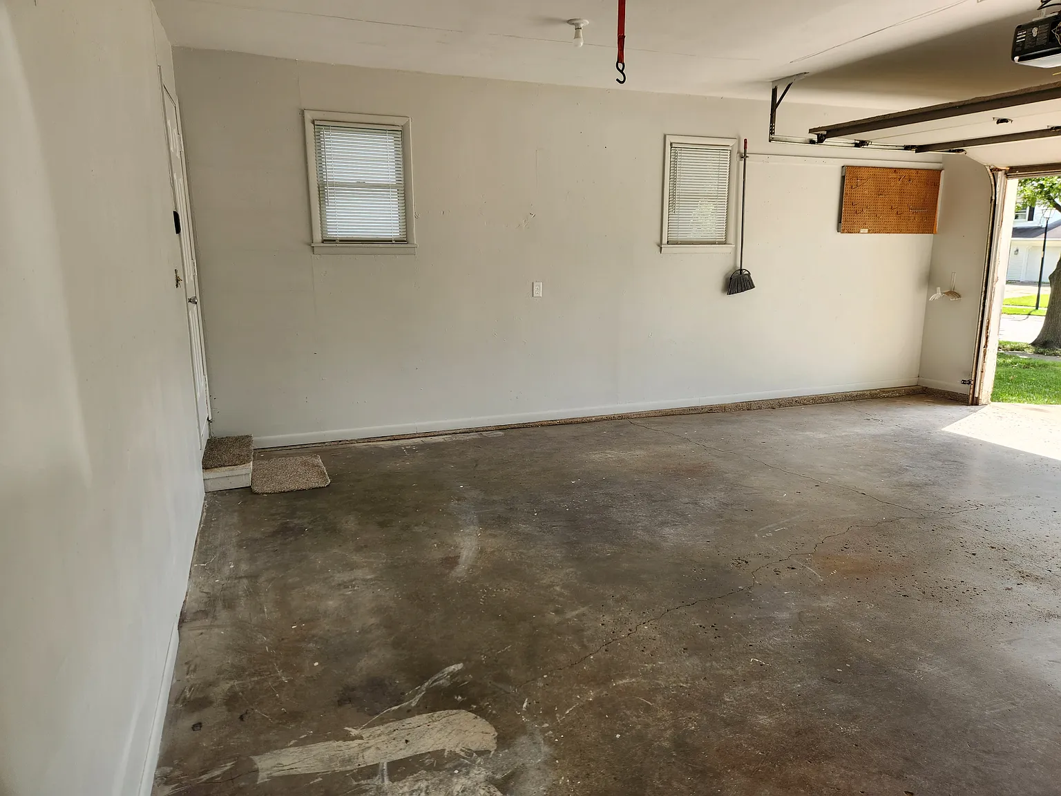 3 bed, 1356 sqft, $1,900 — Photo 3