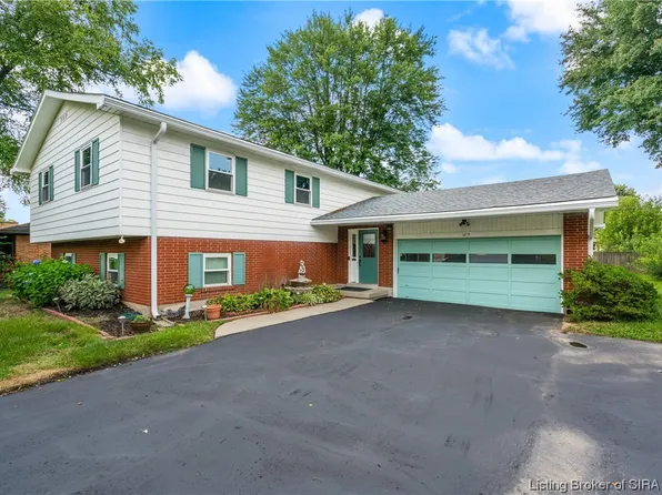 105 W Maplewood Drive, Clarksville, IN 47129