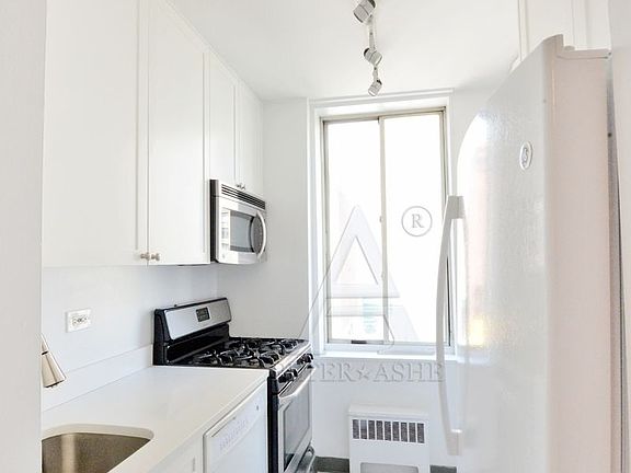 3rd image of 220 E 65th St APT 16G