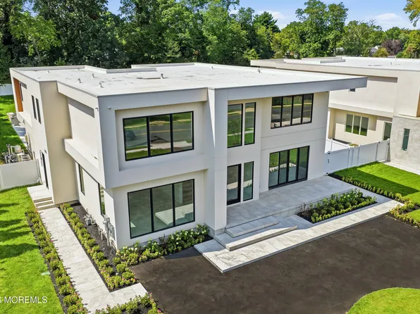 46 Whalepond Road, Oakhurst, NJ 07755