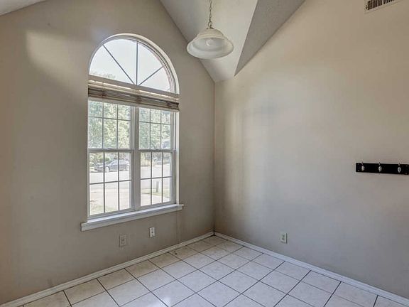 3rd image of 3805 Park Ridge Dr