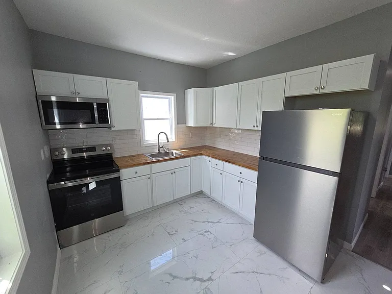 3237 Seymour Ave — Photo 20