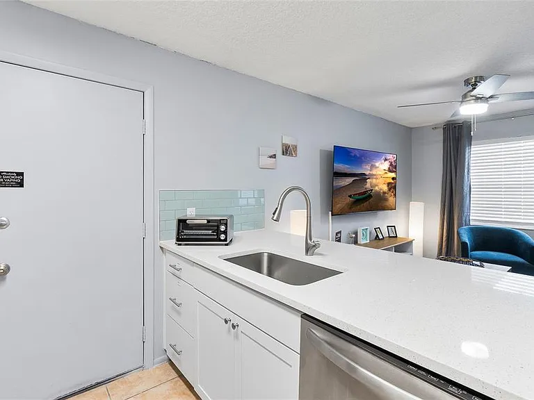 2272 16th Ave SW #C — Photo 3