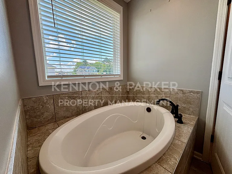 4526 Mountain Ivy Dr — Photo 35