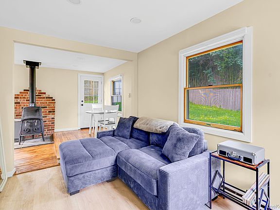 5th image of 18 Port Jefferson Road