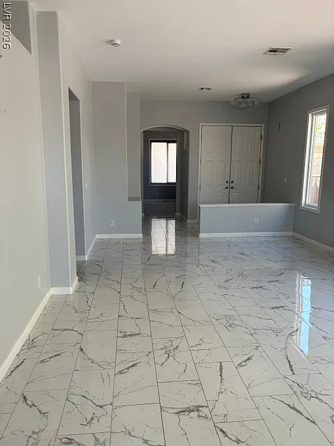 3 bed, 2.0 bath, 2040 sqft, $3,300 — Photo 4