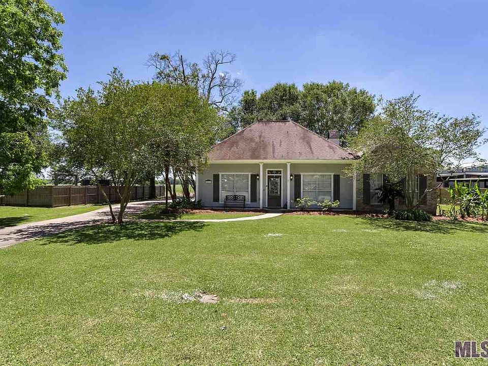 1st image of 3211 Live Oak Dr