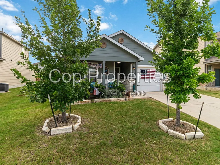 2425 Ayers Dr — Photo 3