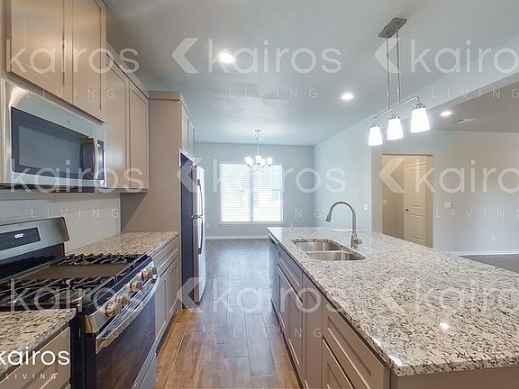 5th image of 2805 Destin Ave