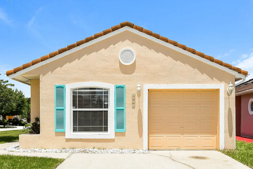 3 bed, 2.0 bath, 1102 sqft, $1,860 — Photo 1
