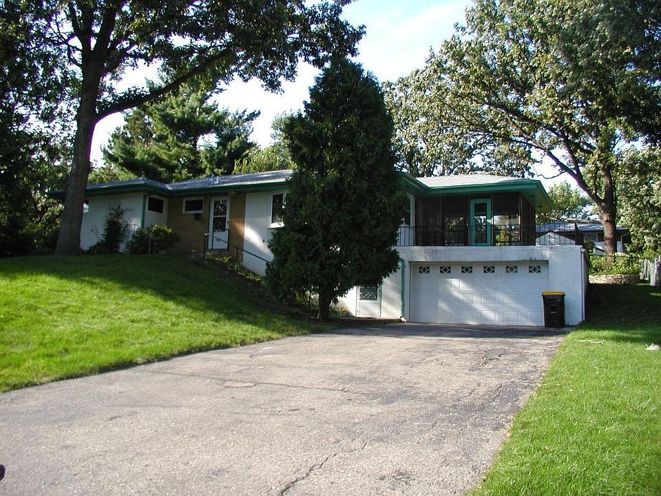 1st image of 150 Woodland Dr