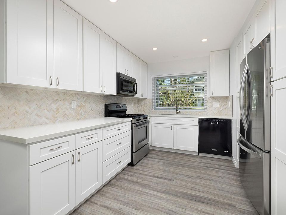 Beautiful renovated kitchen with all appliances