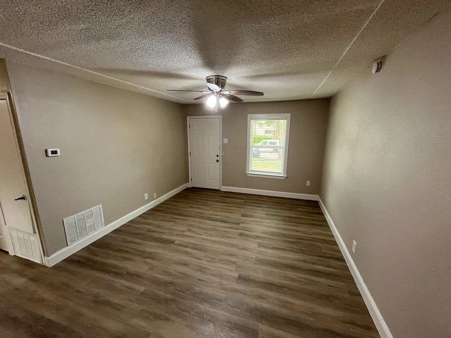 4 bed, 1292 sqft, $1,800 — Photo 3