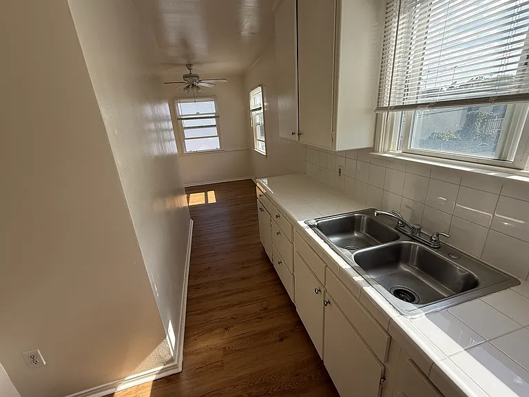 Full sit down kitchen