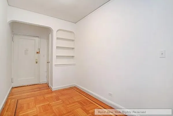 Sold by Bond New York | media 4