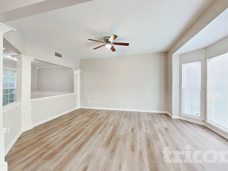 1549 Rumstone Ln — Photo 2