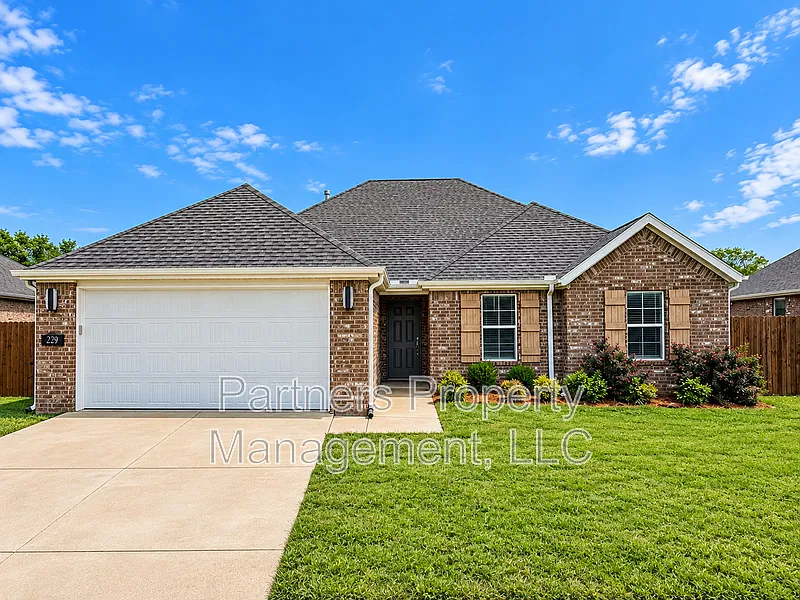 3 bed, 2.0 bath, 1600 sqft, $1,950 — Photo 1