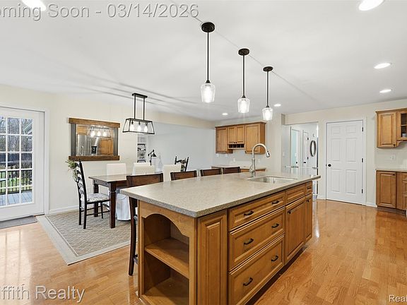 3rd image of 1172 Buckingham Rd