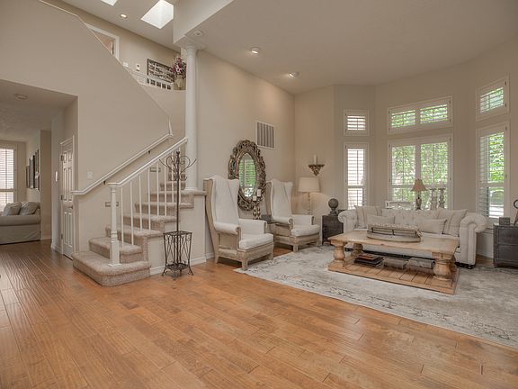 3rd image of 6536 Glen Oak NE