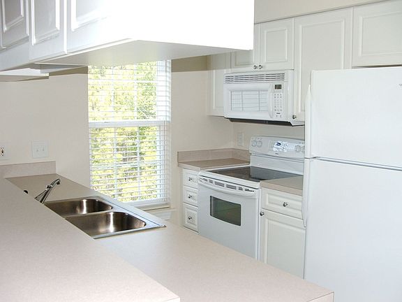 3rd image of 615 Woodmoor Dr Unit 303