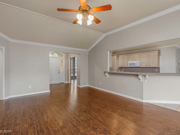 3rd image of 1025 Cressmont St