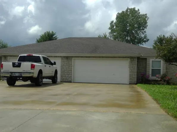 3525 NW 48th Ter, Topeka, KS 66618