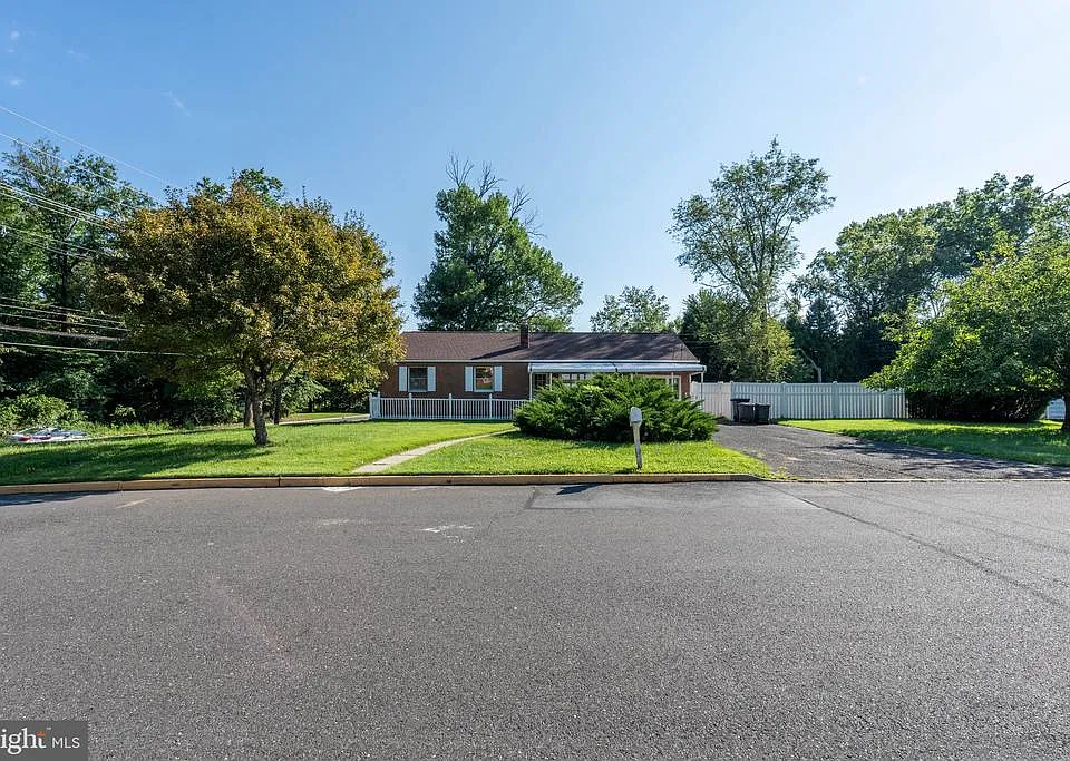 360 Hollowbrook Rd