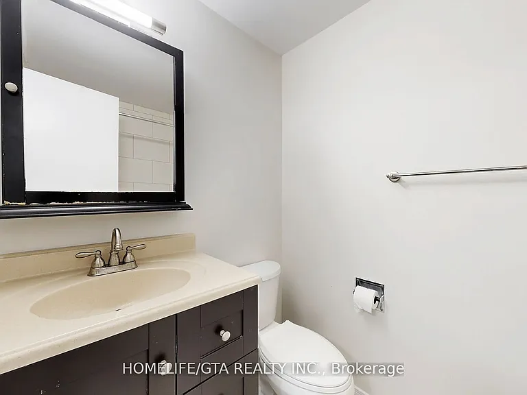 8 Whiteleas Ave — Photo 36