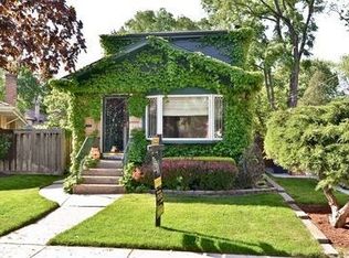5704 N Rogers Ave, Chicago, IL 60646