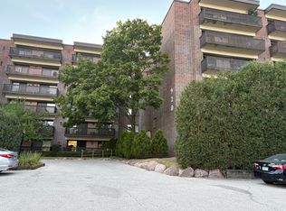 920 Vose Dr APT 304, Gurnee, IL 60031