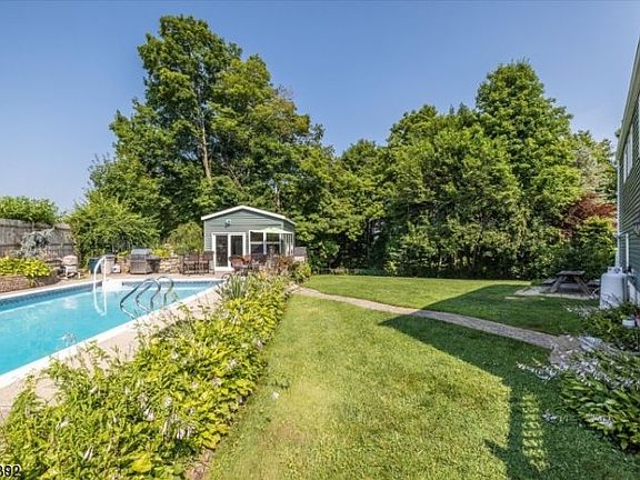 3rd image of 51 Beardslee Hill Dr