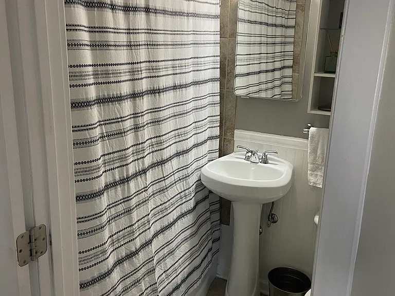 Full hall bath
