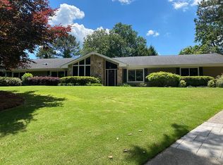 145 Farmstead Ln, Roswell, GA 30075