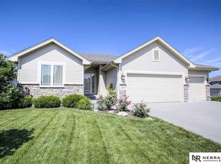 2230 Placid Lake Dr, Papillion, NE 68046