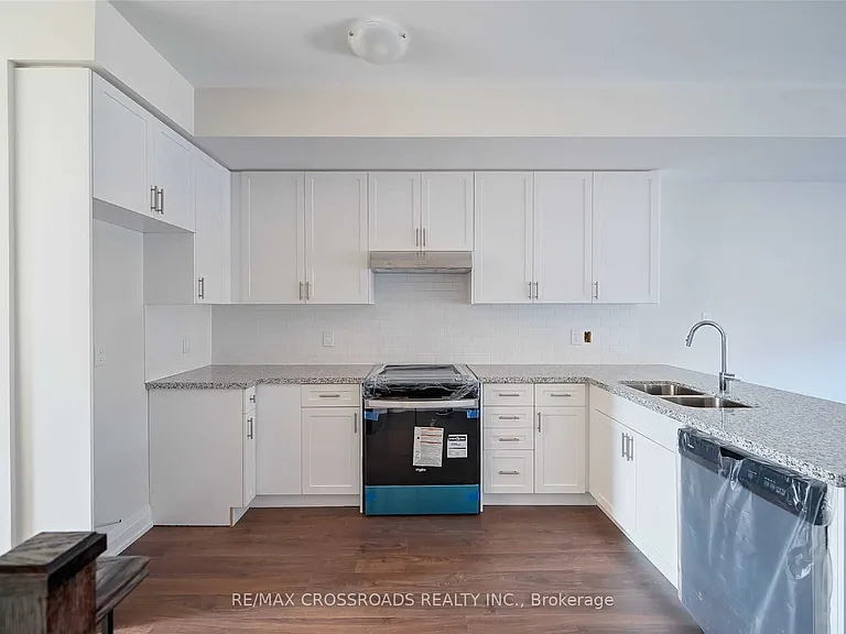 37 Creekbank Rd — Photo 2