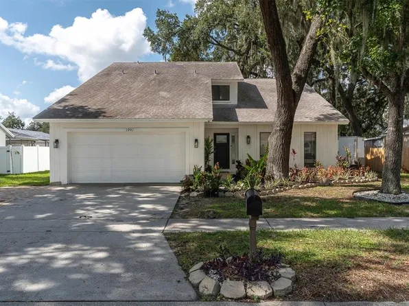 1901 Landside Dr, Valrico, FL 33594