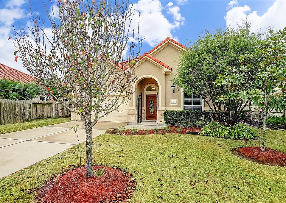 1st image of 28 Pebble Beach Ct