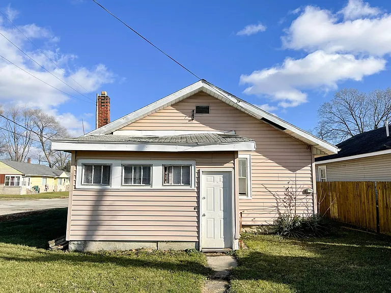 2401 S Mulberry St — Photo 3