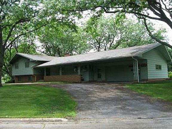 Angled on lot with circle dr