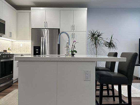 3rd image of 1507 W Cara Dr