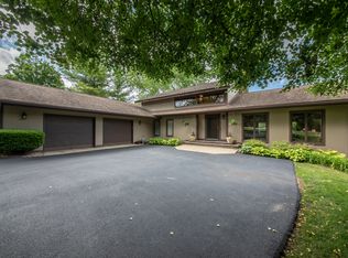 3215 Stonegate Dr, Crystal Lake, IL 60012