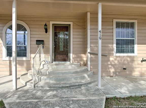 3rd image of 419 W Southcross Blvd