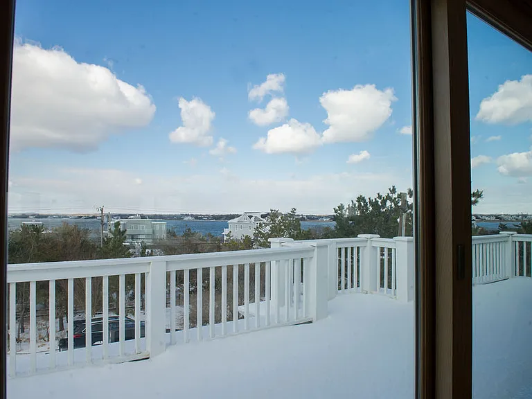 333 Dune Rd — Photo 24