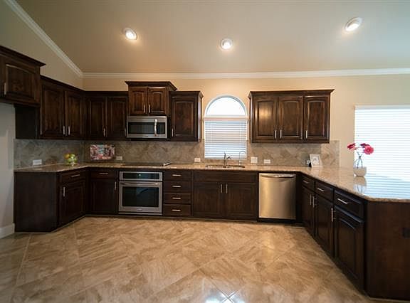 5th image of 3104 Tamarack Ln