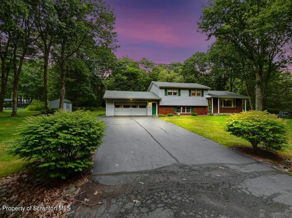 749 Elkview Dr, Clifford Township, PA 18421