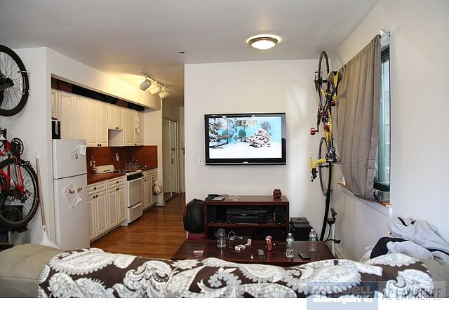 2nd image of 247 Eldridge St APT 1A